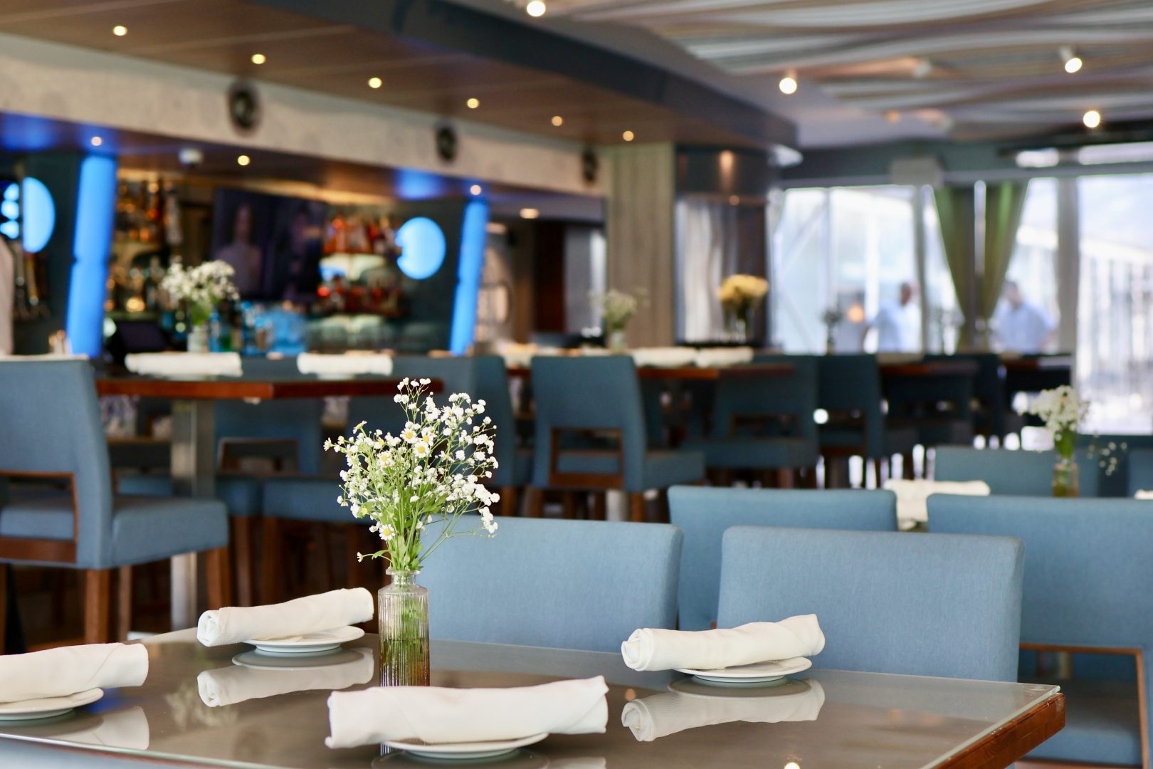 Shade Hotel Manhattan Beach interior of Zinc at Shade coastal Californian restaurant. Empty restaurant with set tables and flower arrangements.